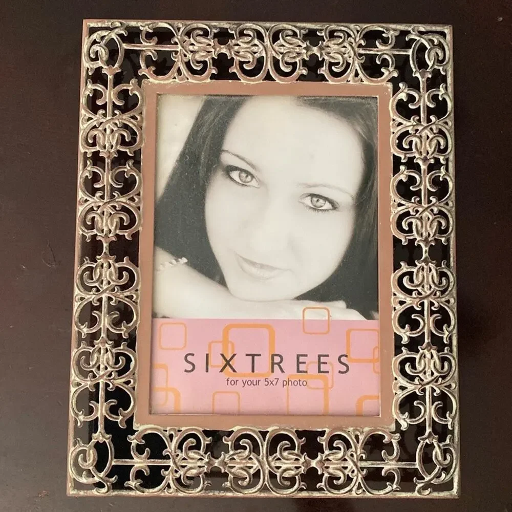 Vintage Sixtrees‎ metal filigree open 5x7” photograph frame